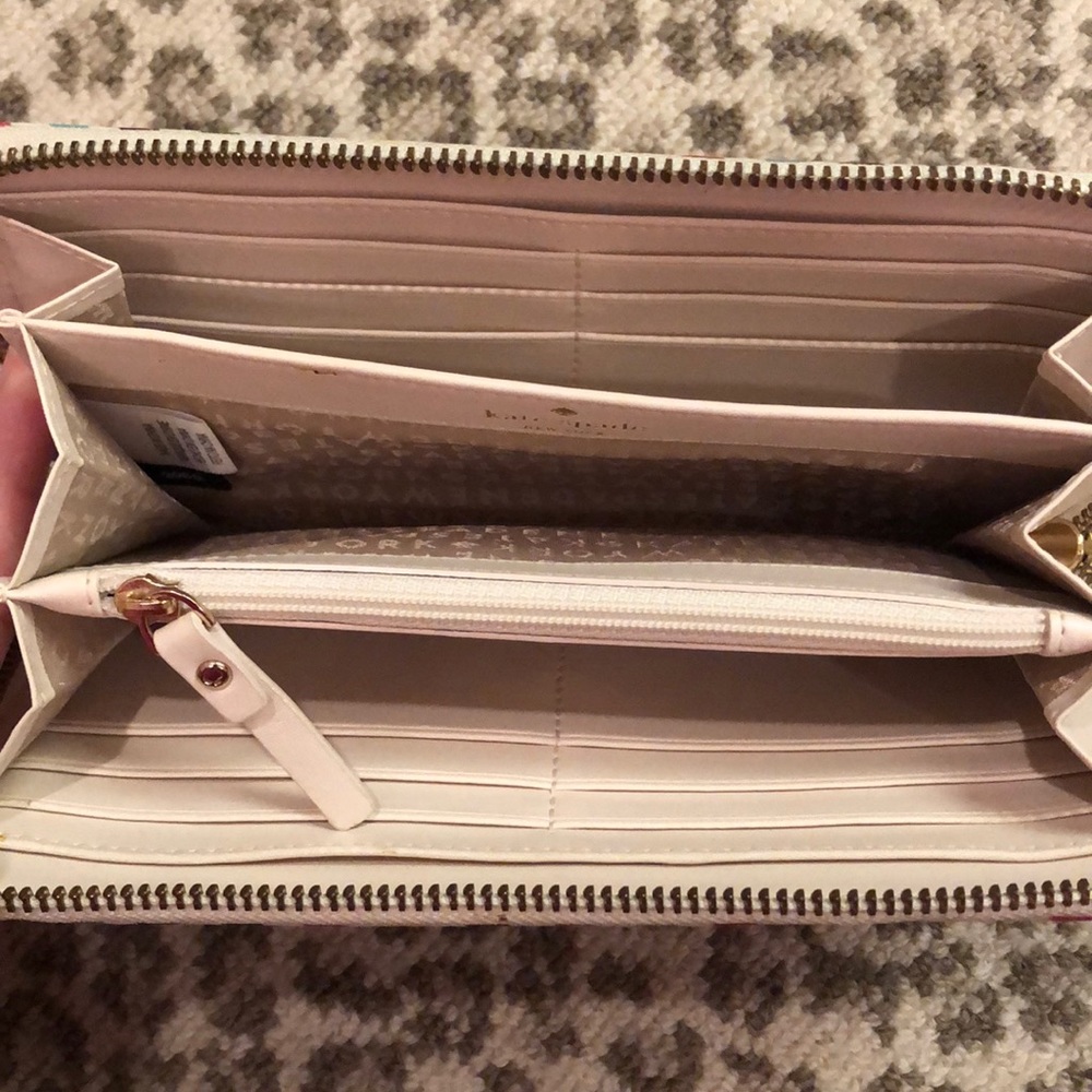 KATE SPADE WALLET! - Picture 4 of 4